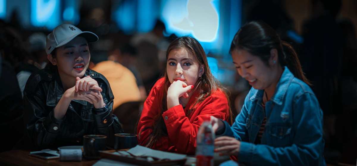 索尼A73 + 佳能 EF85L2 星巴克速写