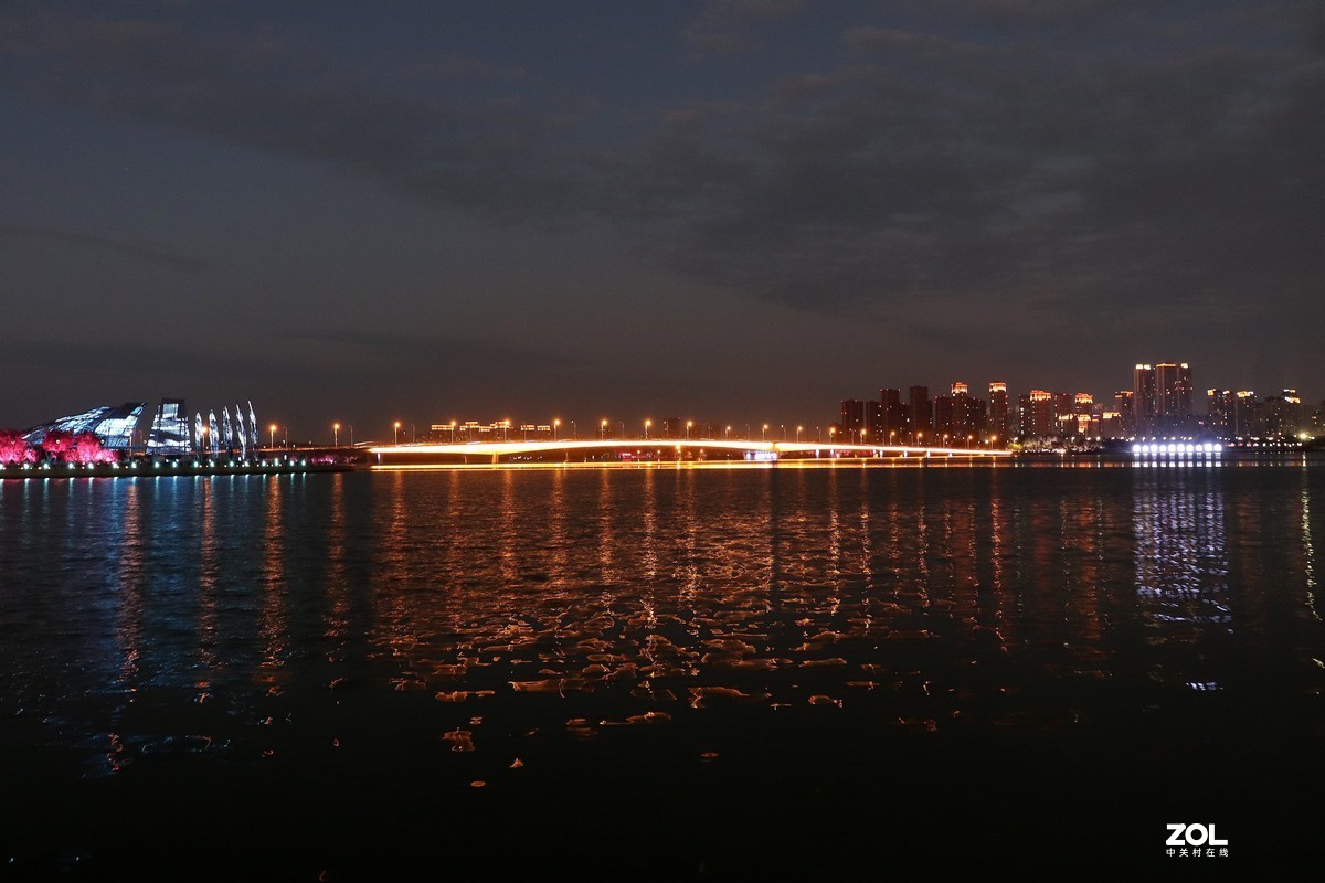 郑州龙湖公园夜景图片