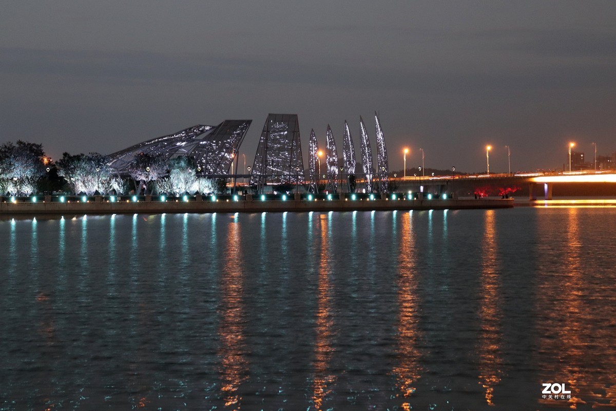 龙湖公园夜景华灯初上