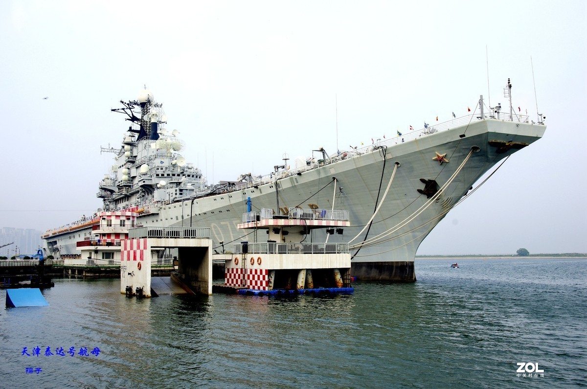 AD17-70镜头配“二傻”雨中纪实