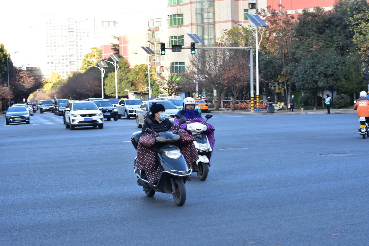 西安科技二路街拍