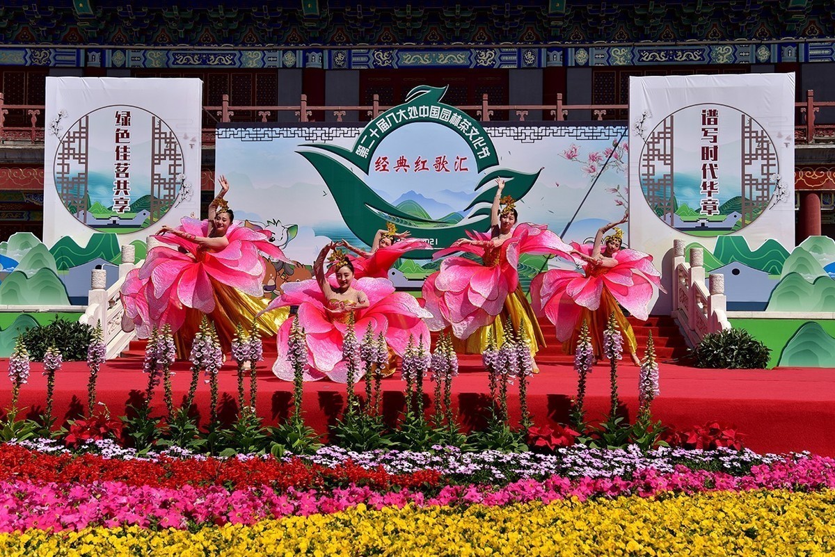 五一节八大处文艺演出精彩纷呈  （上午拍摄）