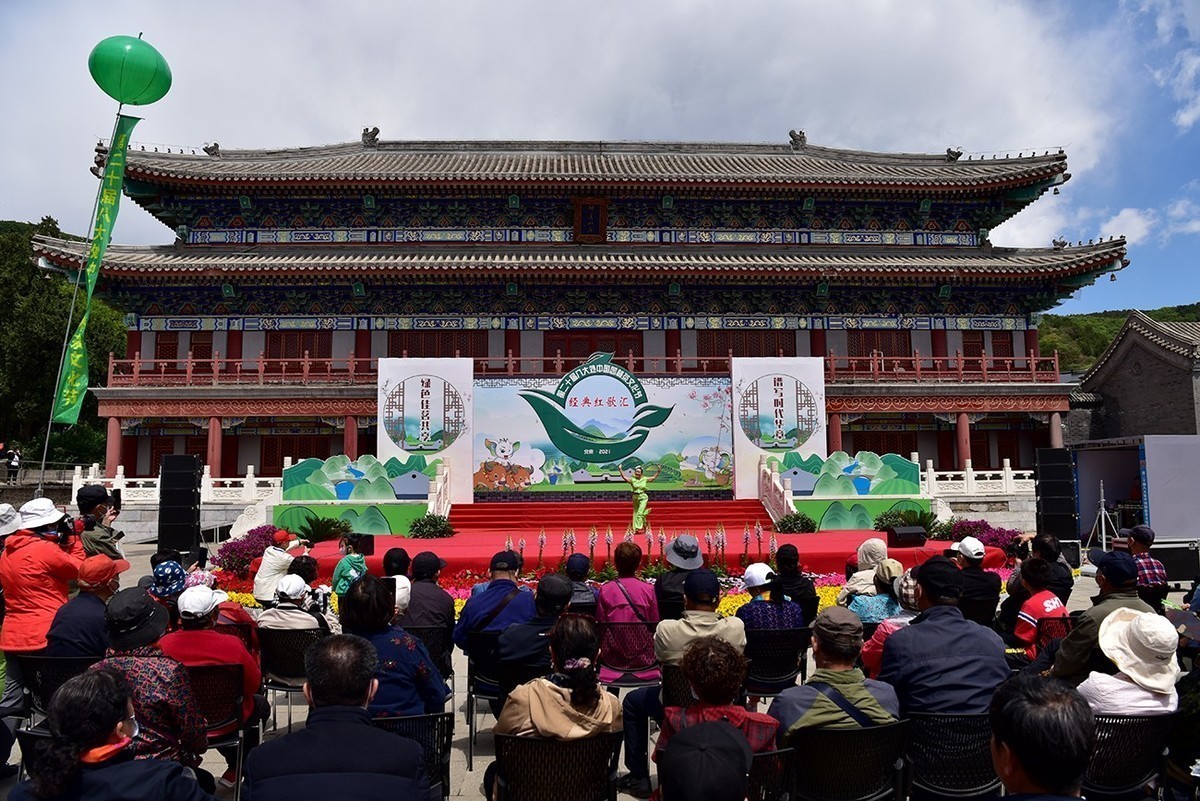 五一节八大处文艺演出精彩纷呈  （上午拍摄）