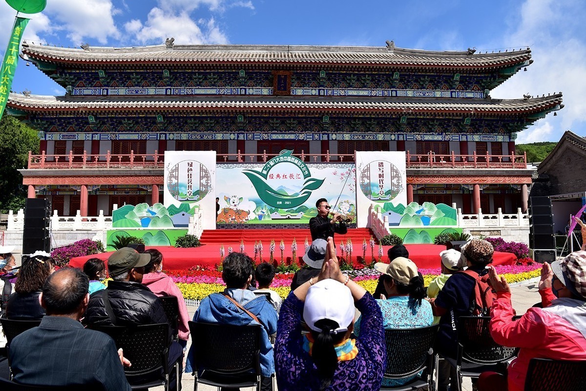 五一节八大处文艺演出精彩纷呈  （上午拍摄）