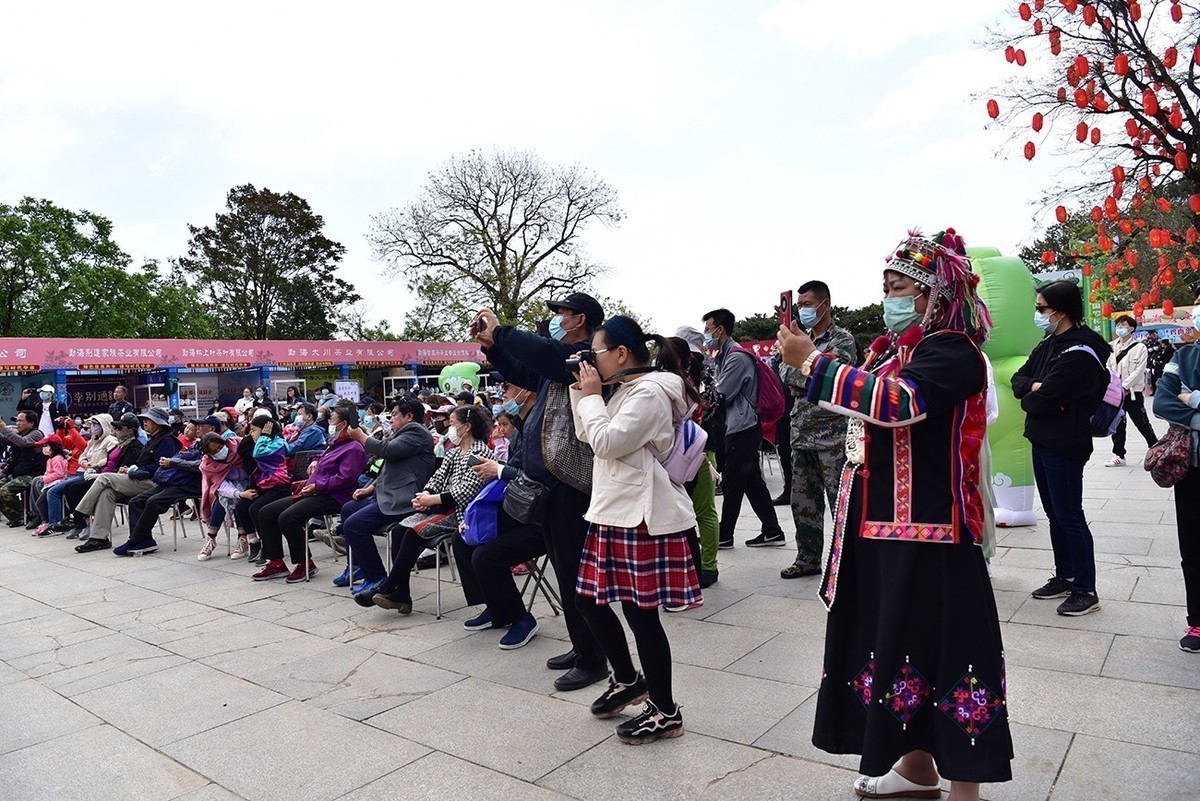 五一节八大处文艺演出精彩纷呈  （上午拍摄）