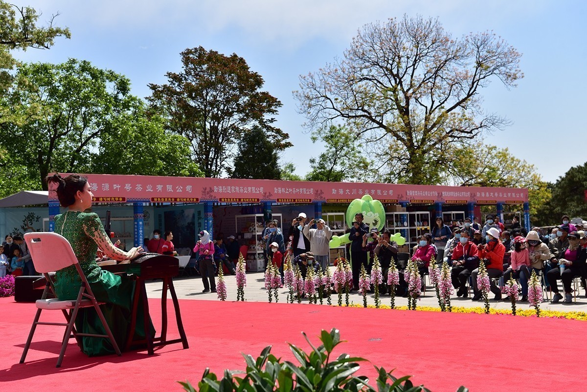 五一节八大处文艺演出精彩纷呈  （上午拍摄）