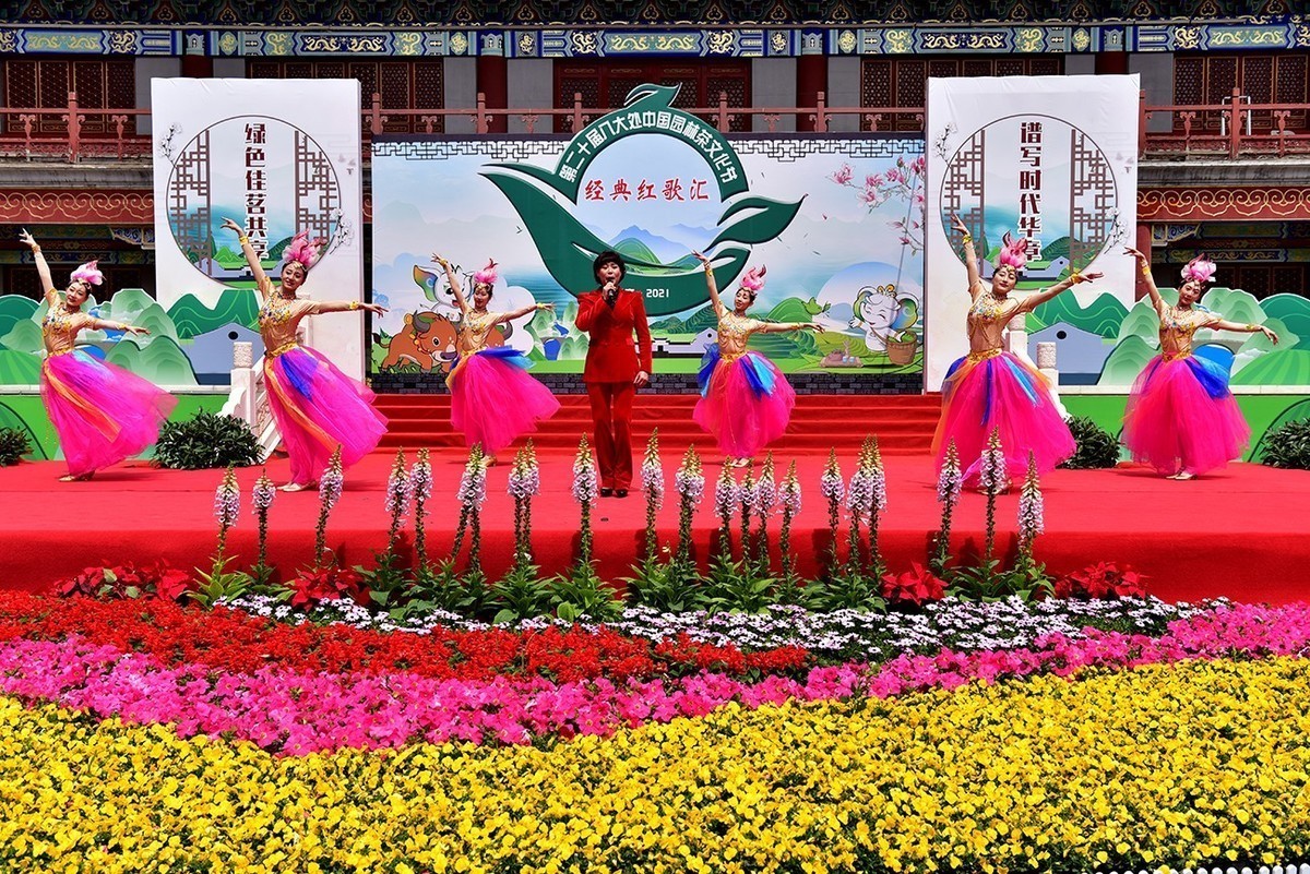 五一节八大处文艺演出精彩纷呈  （上午拍摄）