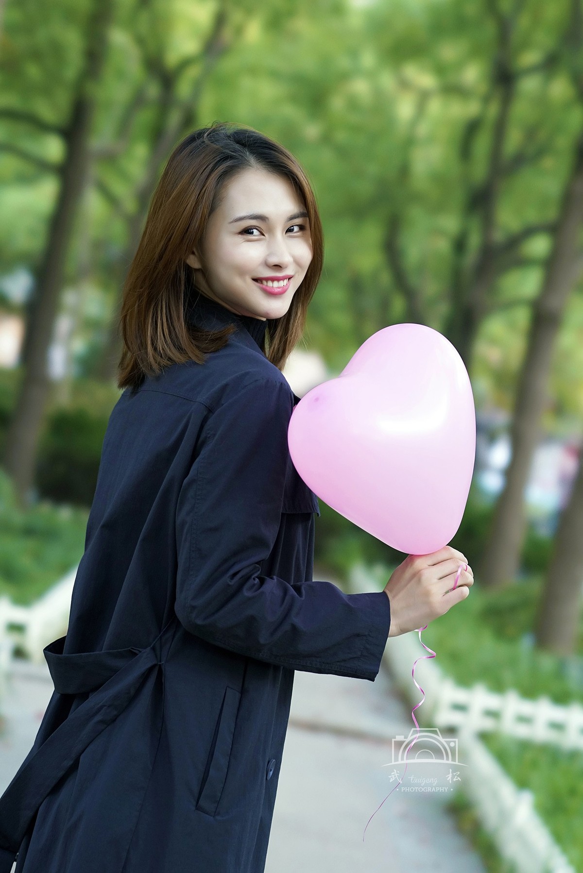 粉色的心形气球