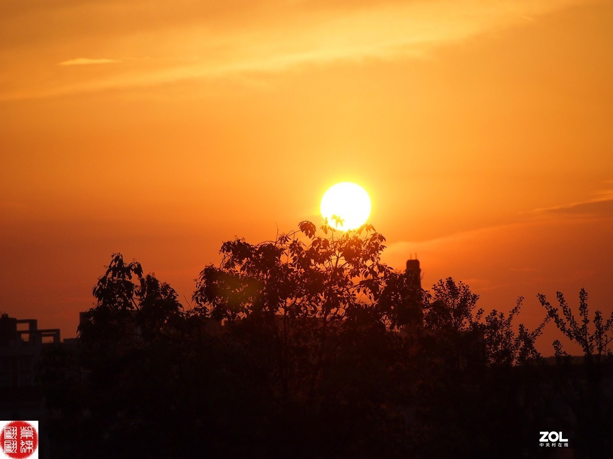 今天成都的天空---阳台上拍落日