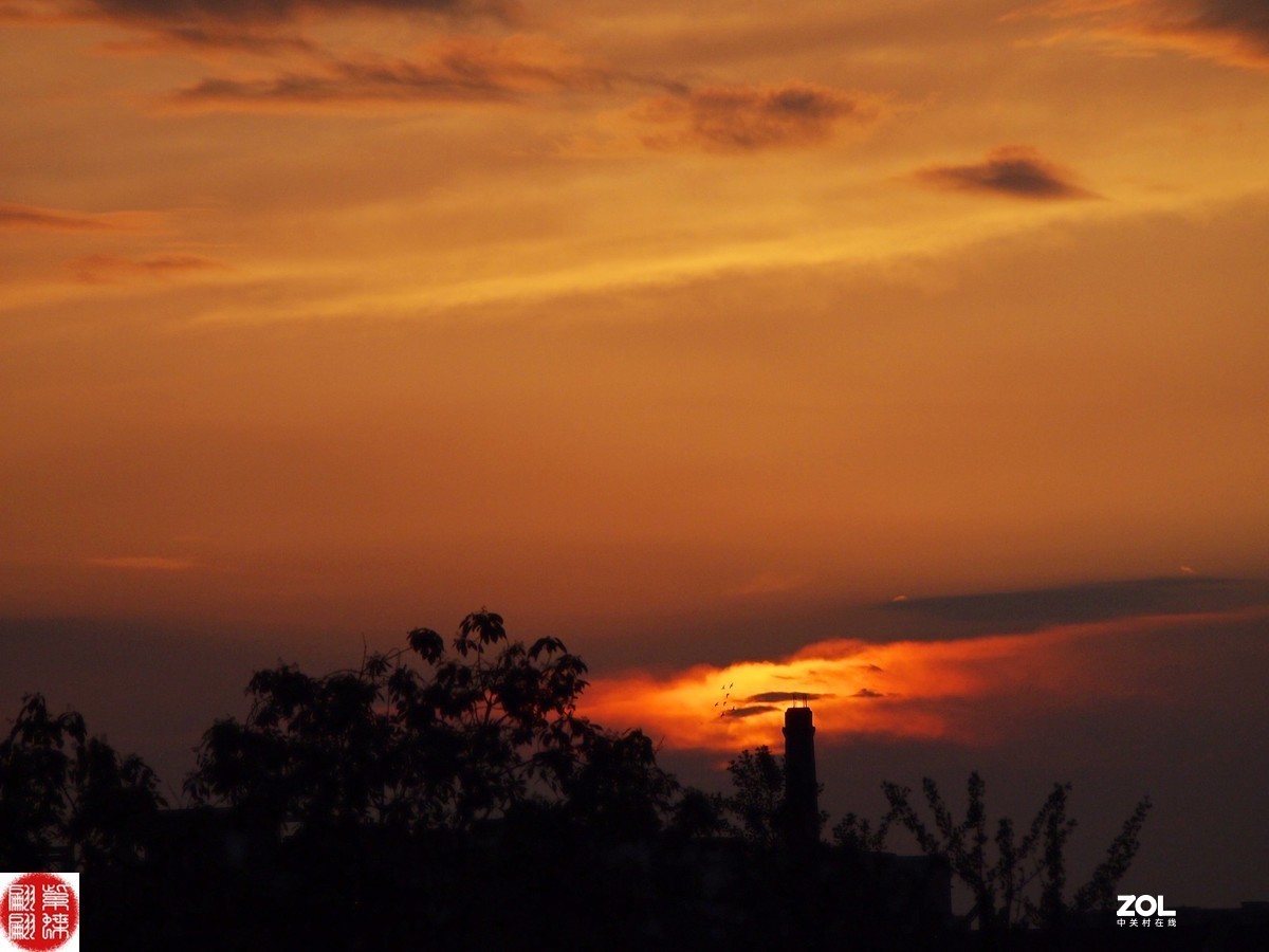 今天成都的天空---阳台上拍落日