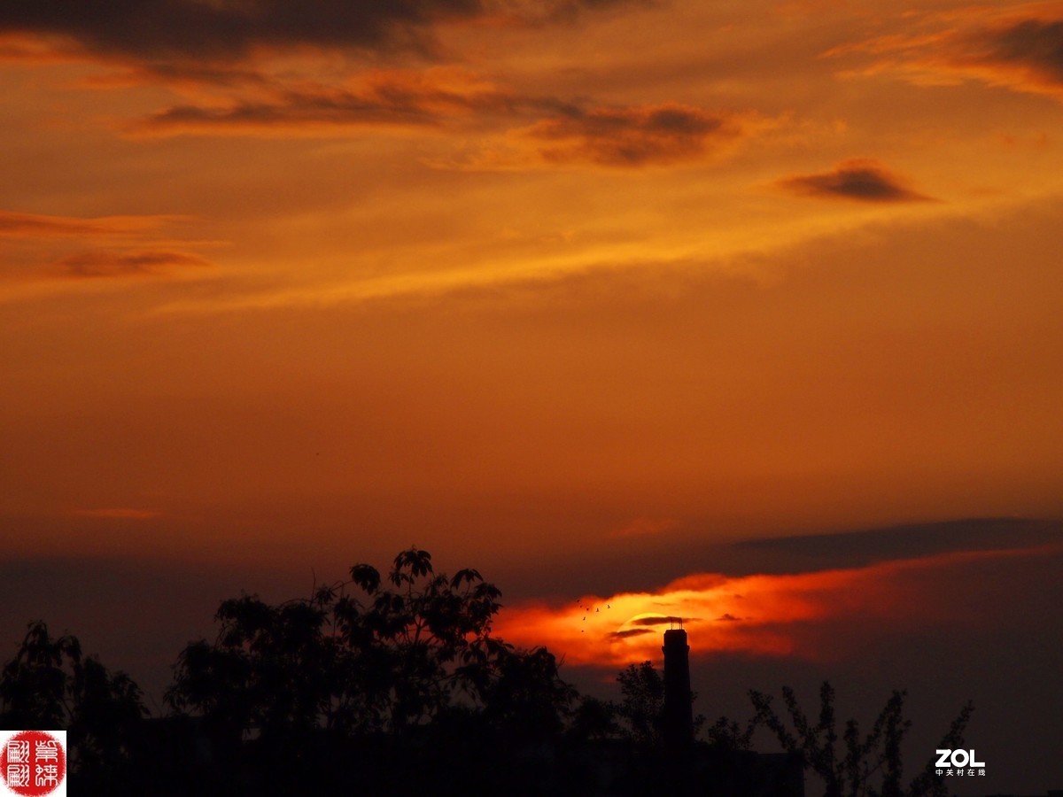 今天成都的天空---阳台上拍落日