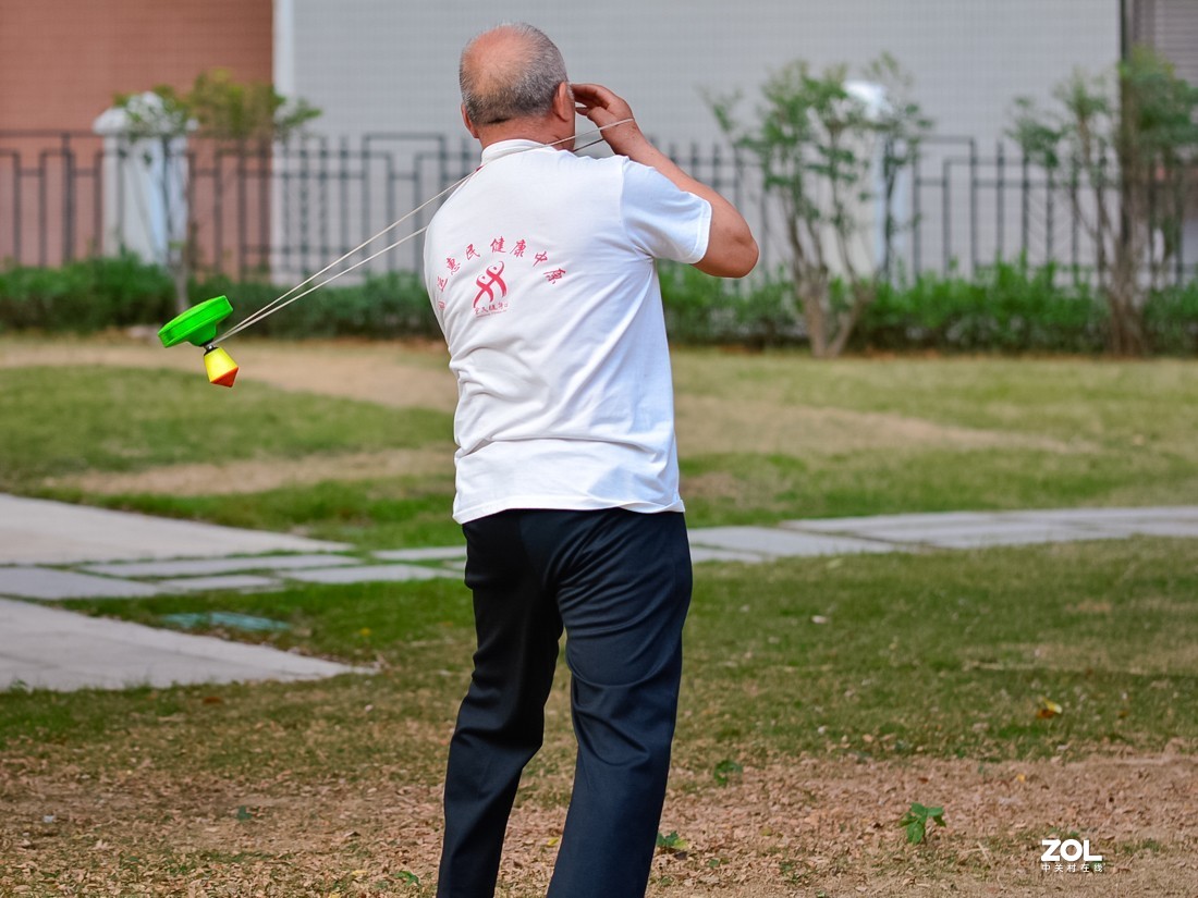 他喜欢这个玩儿