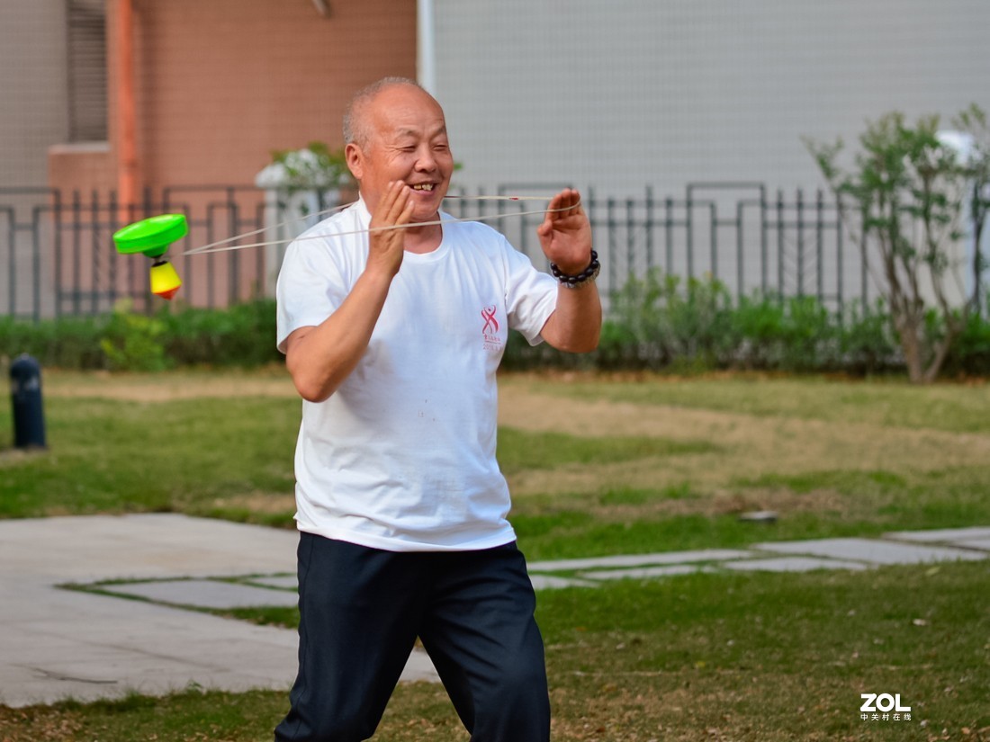 他喜欢这个玩儿