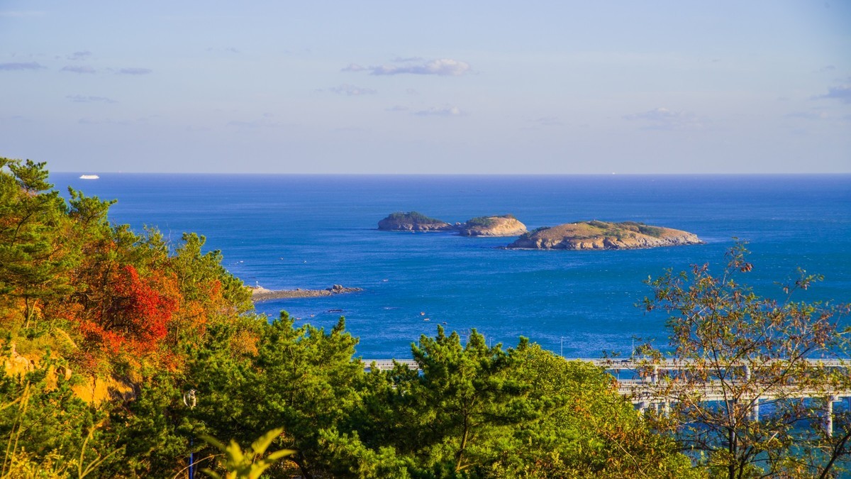 最美家乡大连海湾秋色