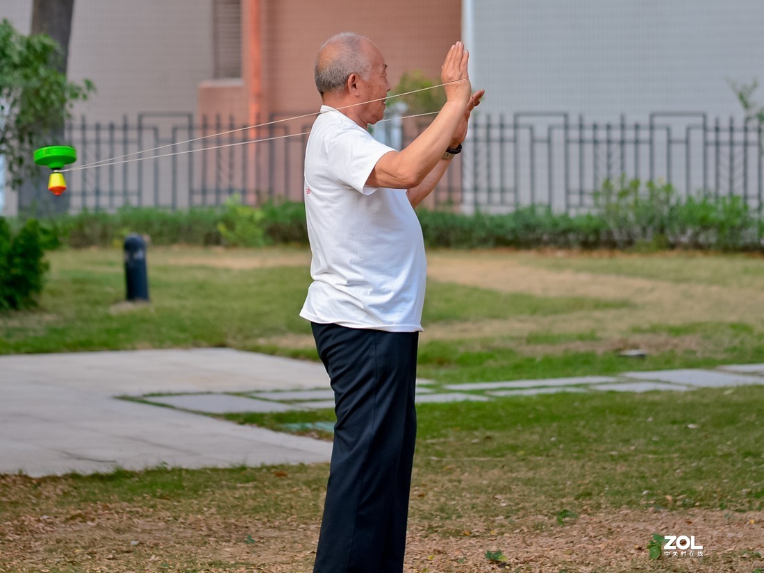 他喜欢这个玩儿