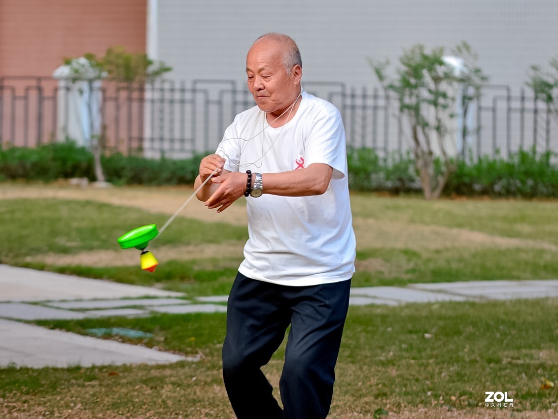 他喜欢这个玩儿