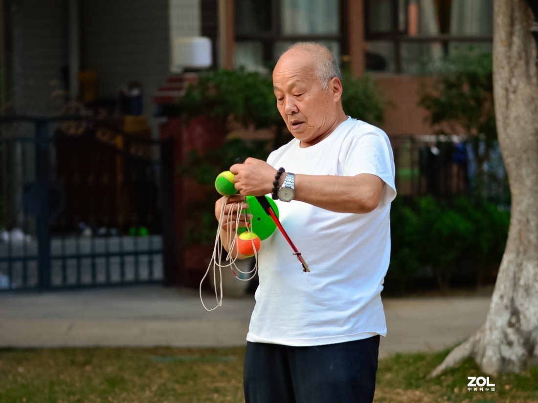 他喜欢这个玩儿