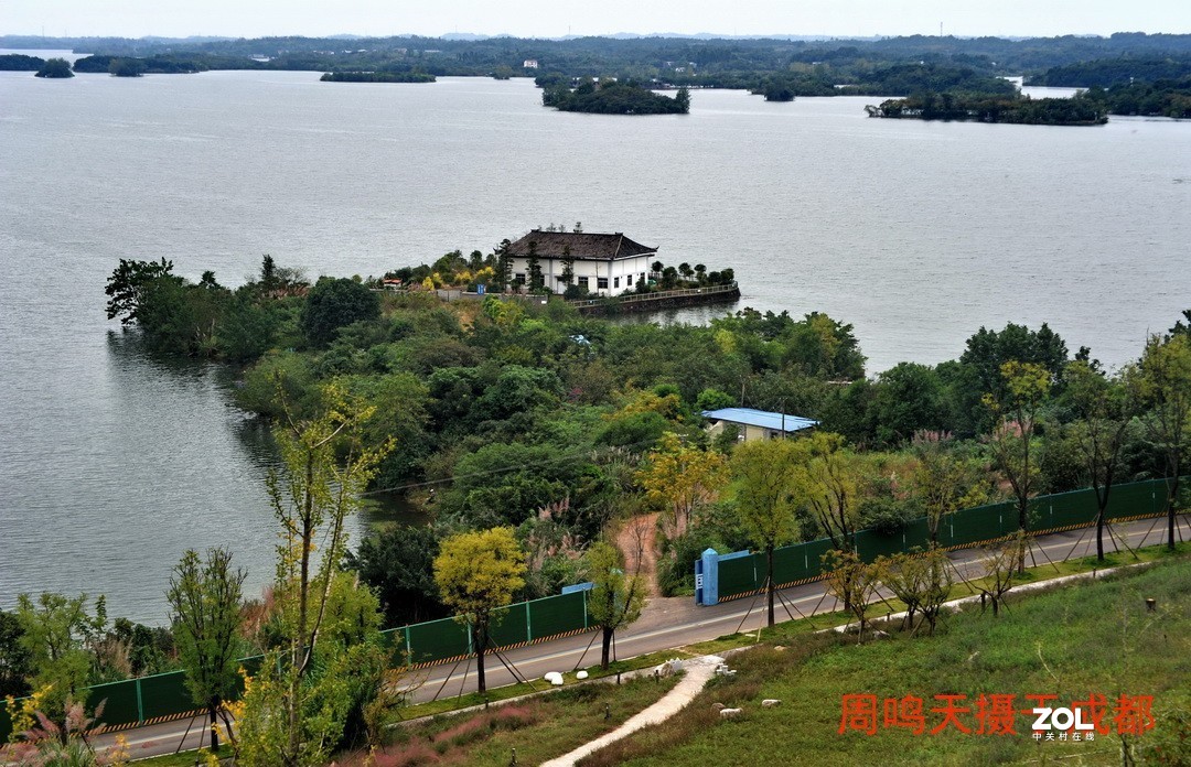 成都东部新区扫描      周鸣天