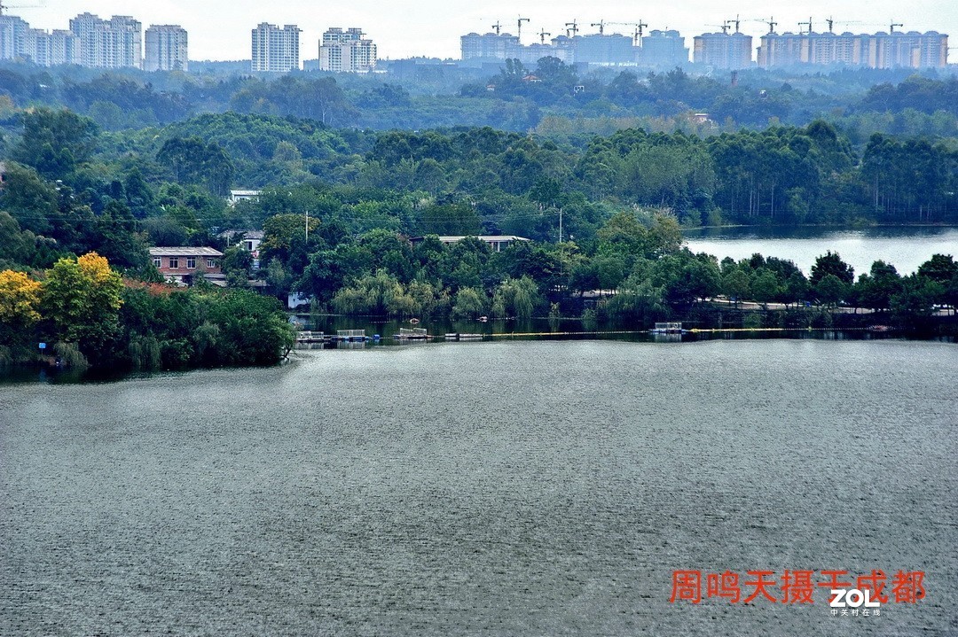 成都东部新区扫描      周鸣天