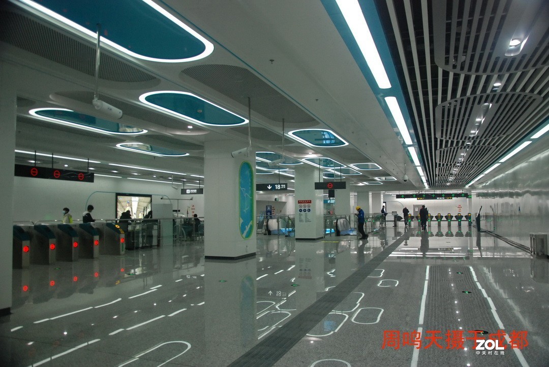 成都东部新区扫描      周鸣天