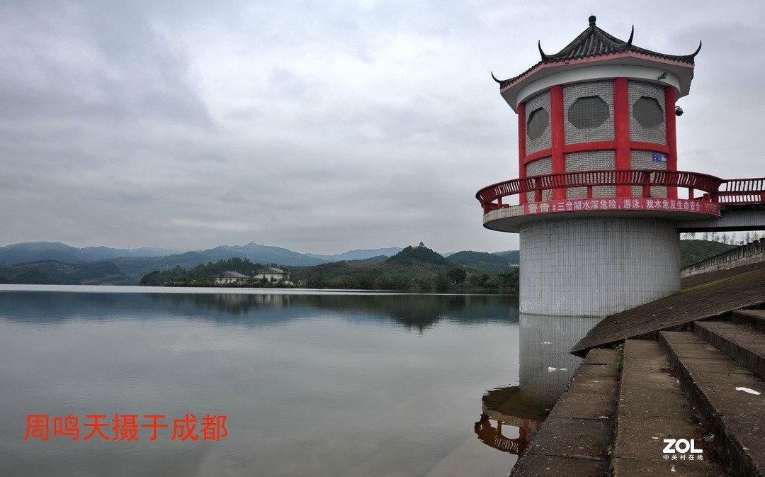 成都东部新区扫描      周鸣天