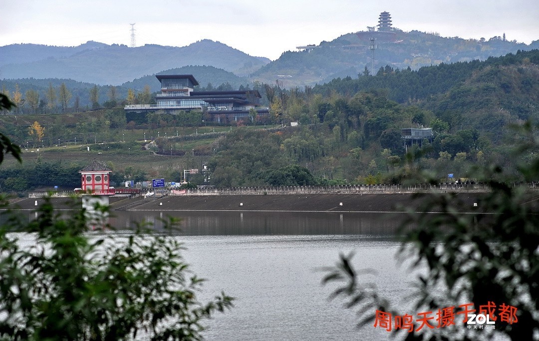 成都东部新区扫描      周鸣天
