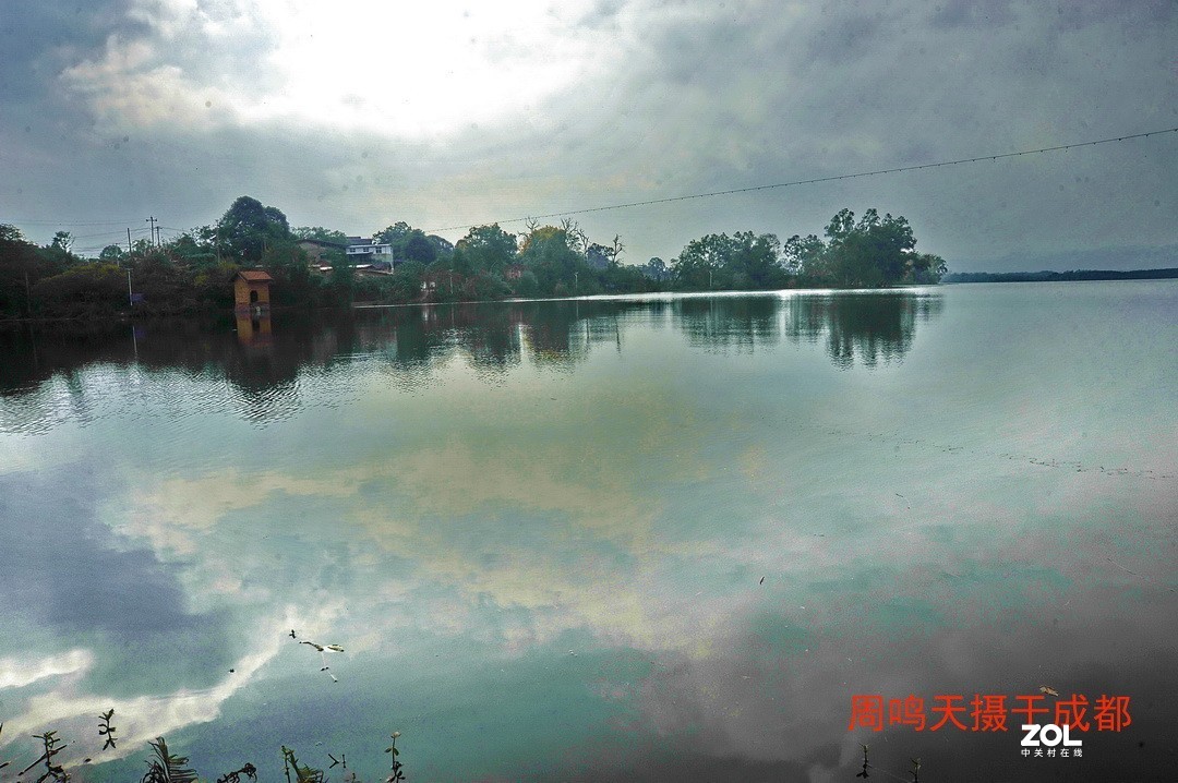 成都东部新区扫描      周鸣天