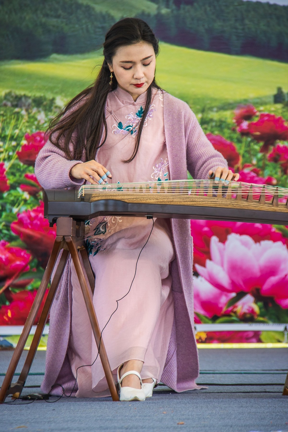 2021-05-03扬州芍药园古筝美女