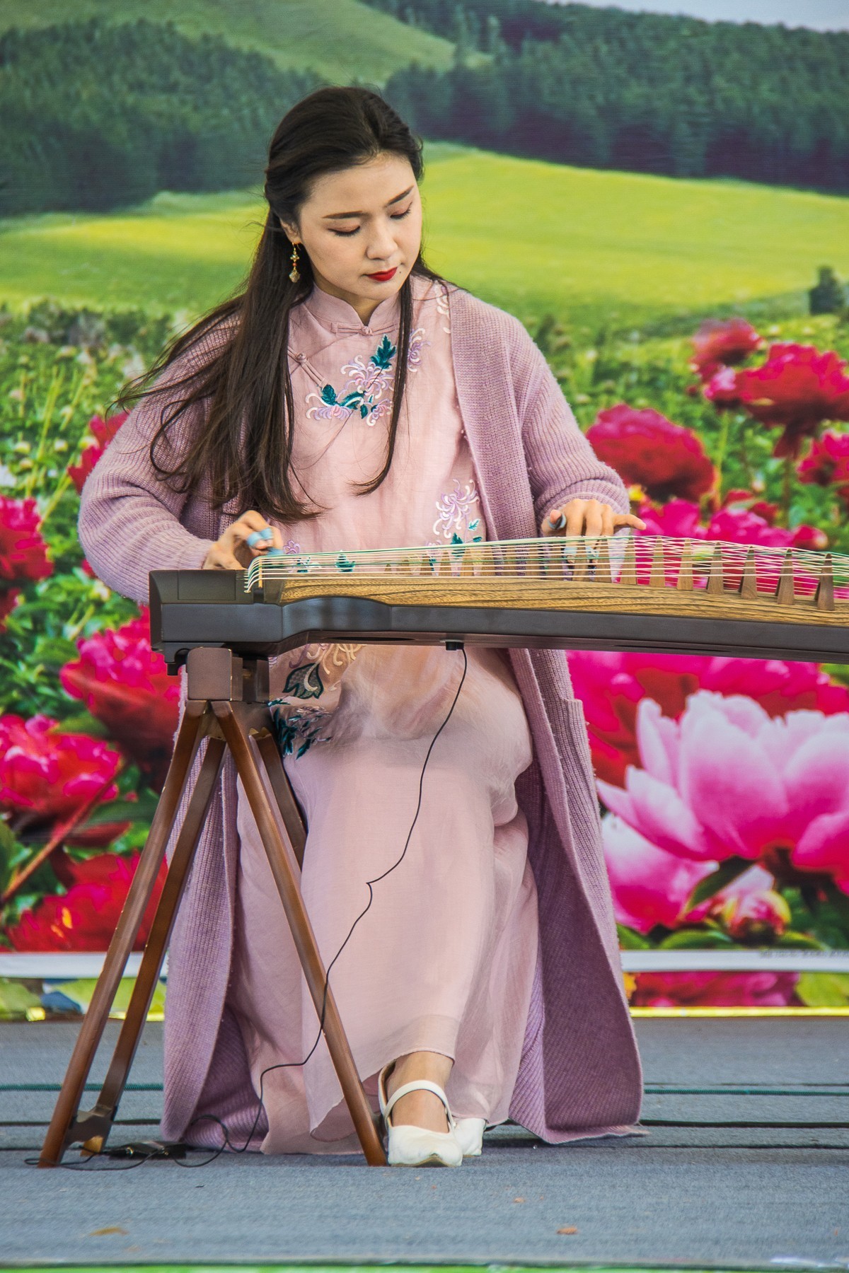 2021-05-03扬州芍药园古筝美女