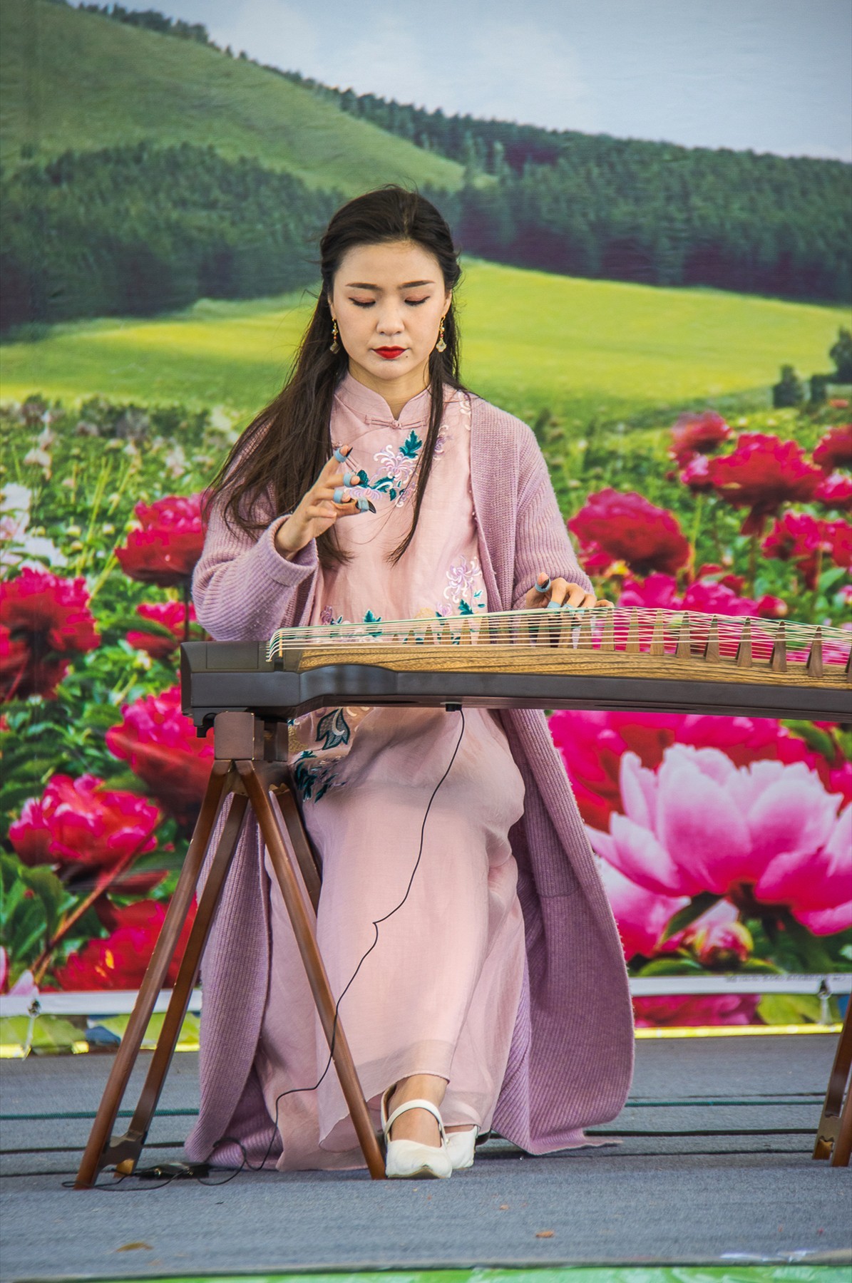 2021-05-03扬州芍药园古筝美女