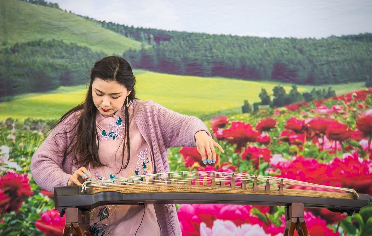 2021-05-03扬州芍药园古筝美女