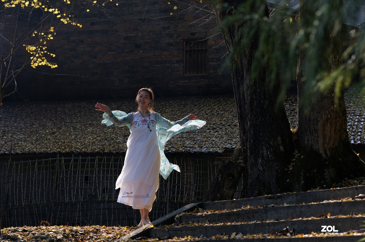 银杏树下（环境人像）