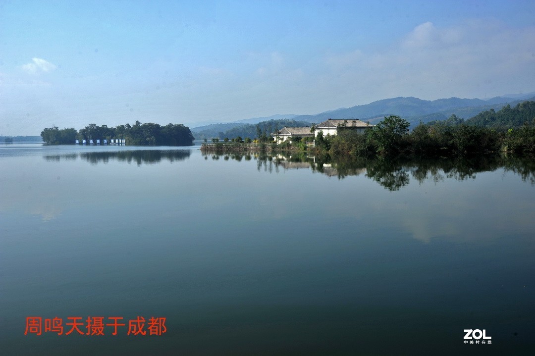 成都东部新区扫描      周鸣天