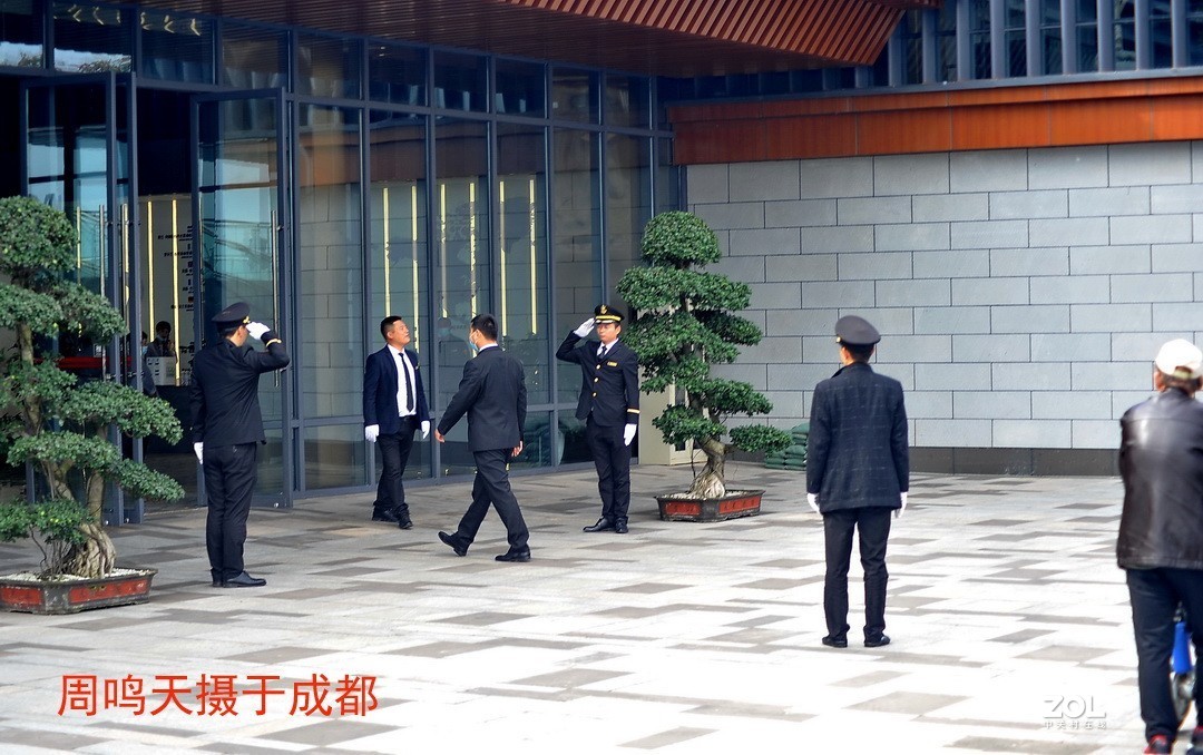 成都东部新区扫描      周鸣天