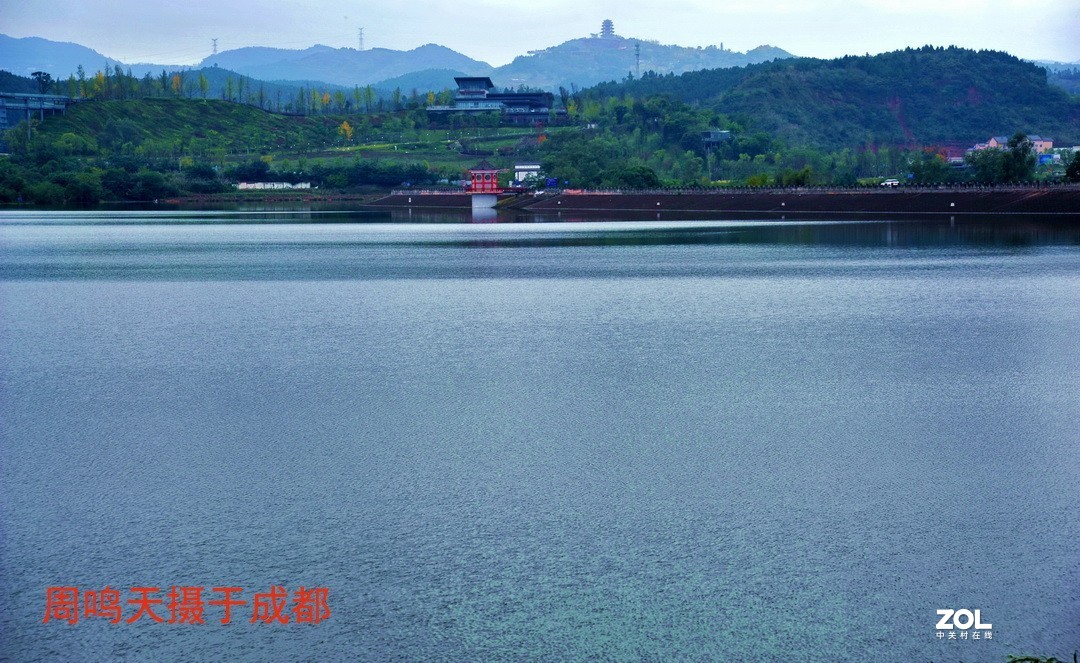 成都东部新区扫描      周鸣天