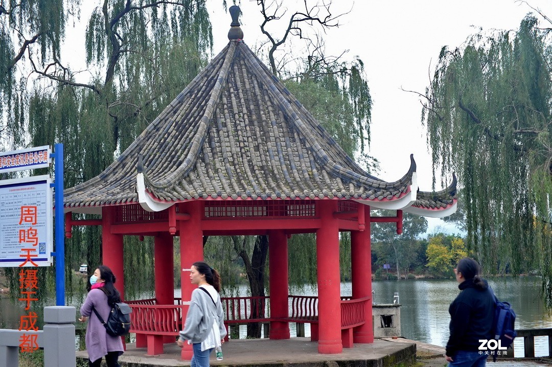 成都东部新区扫描      周鸣天