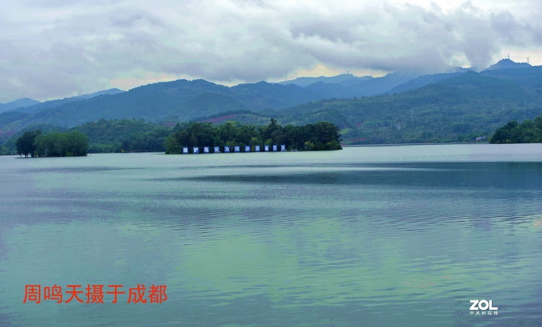 成都东部新区扫描      周鸣天