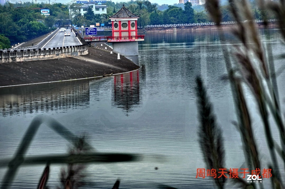 成都东部新区扫描      周鸣天