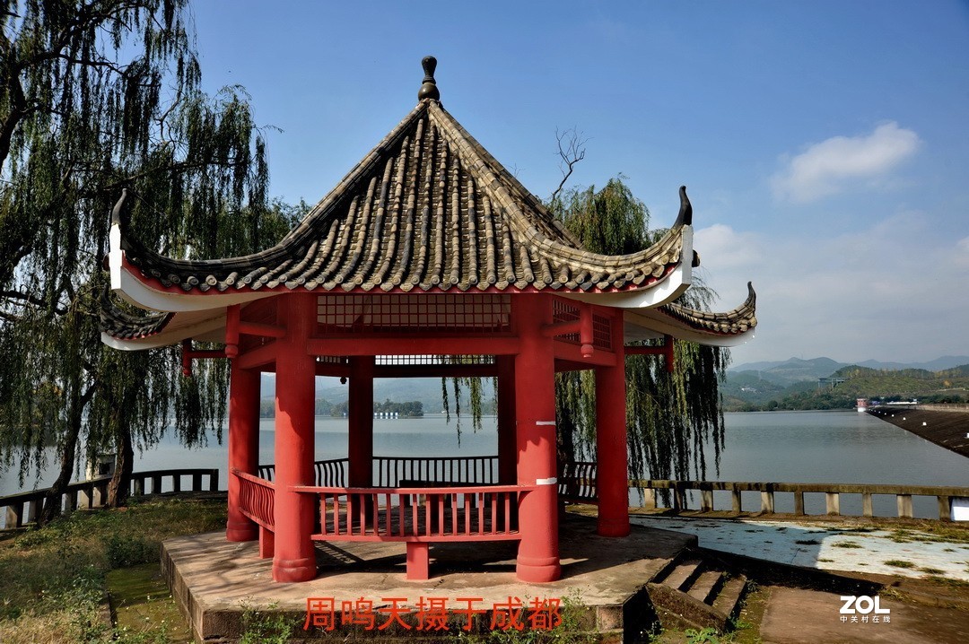 成都东部新区扫描      周鸣天