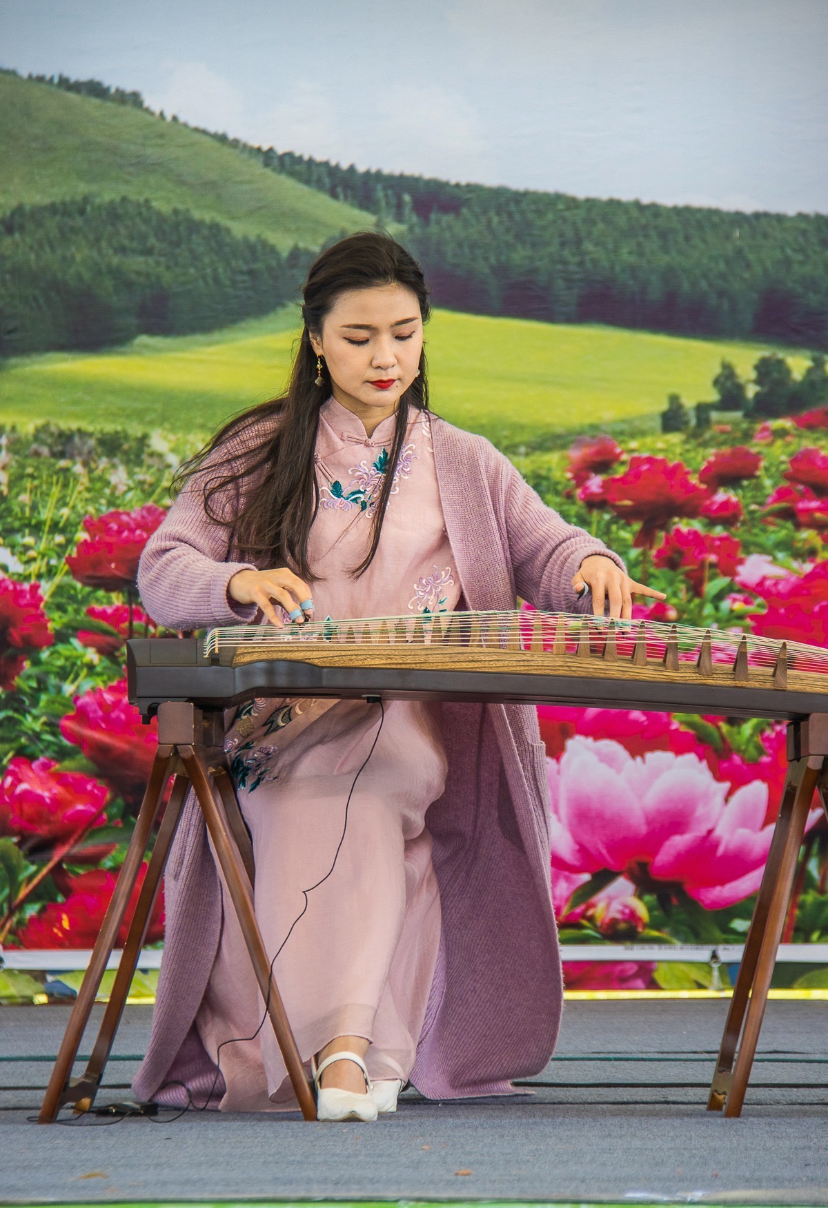 2021-05-03扬州芍药园古筝美女