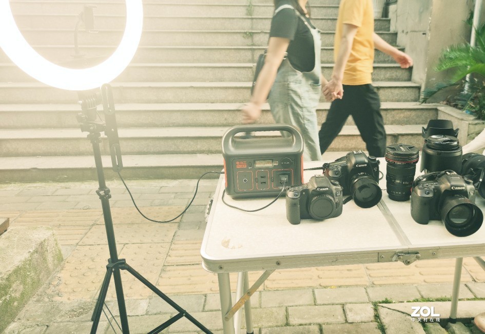 新中产户外出行标配，电小二户外电源成自驾露营好物