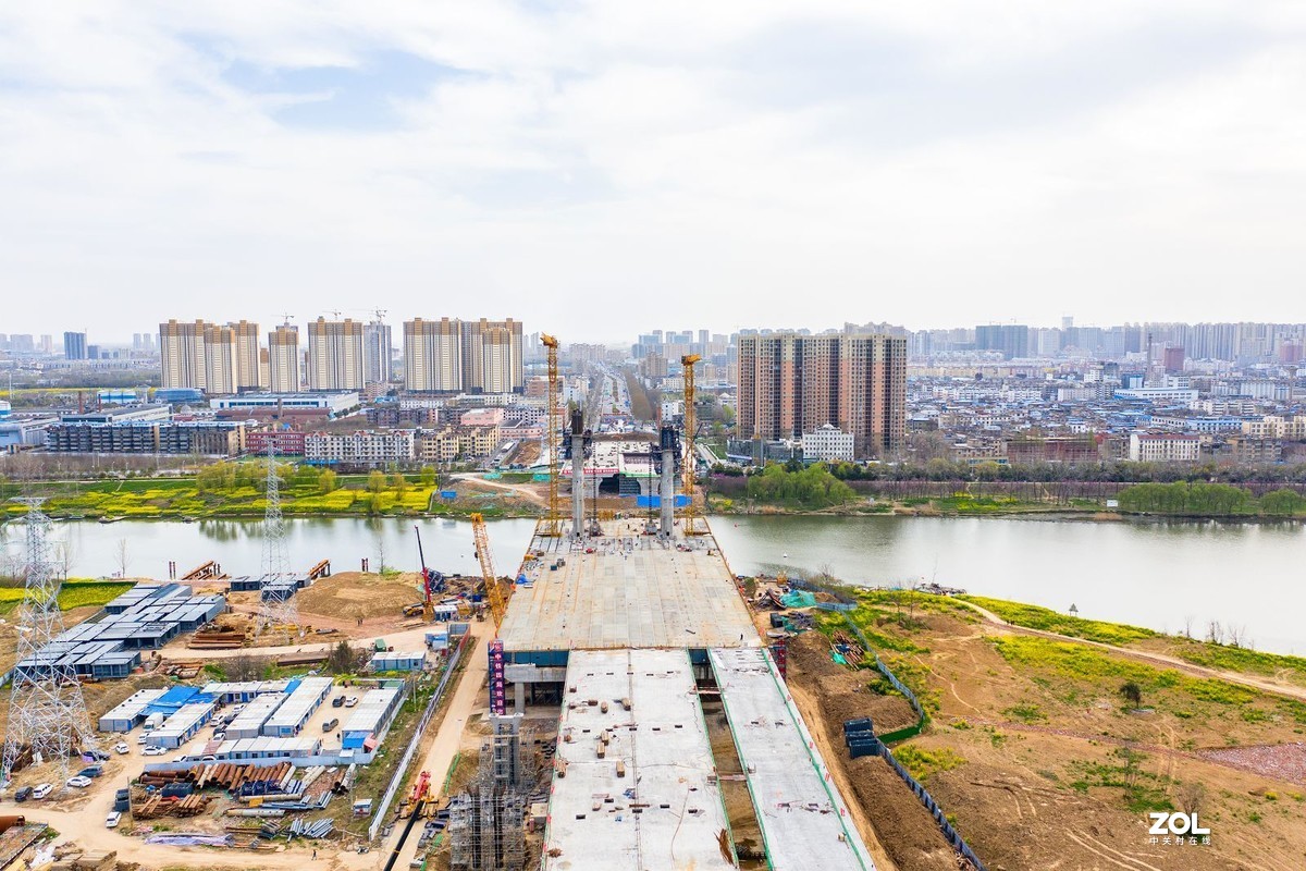 新建中的阜裕大桥进展有序推进