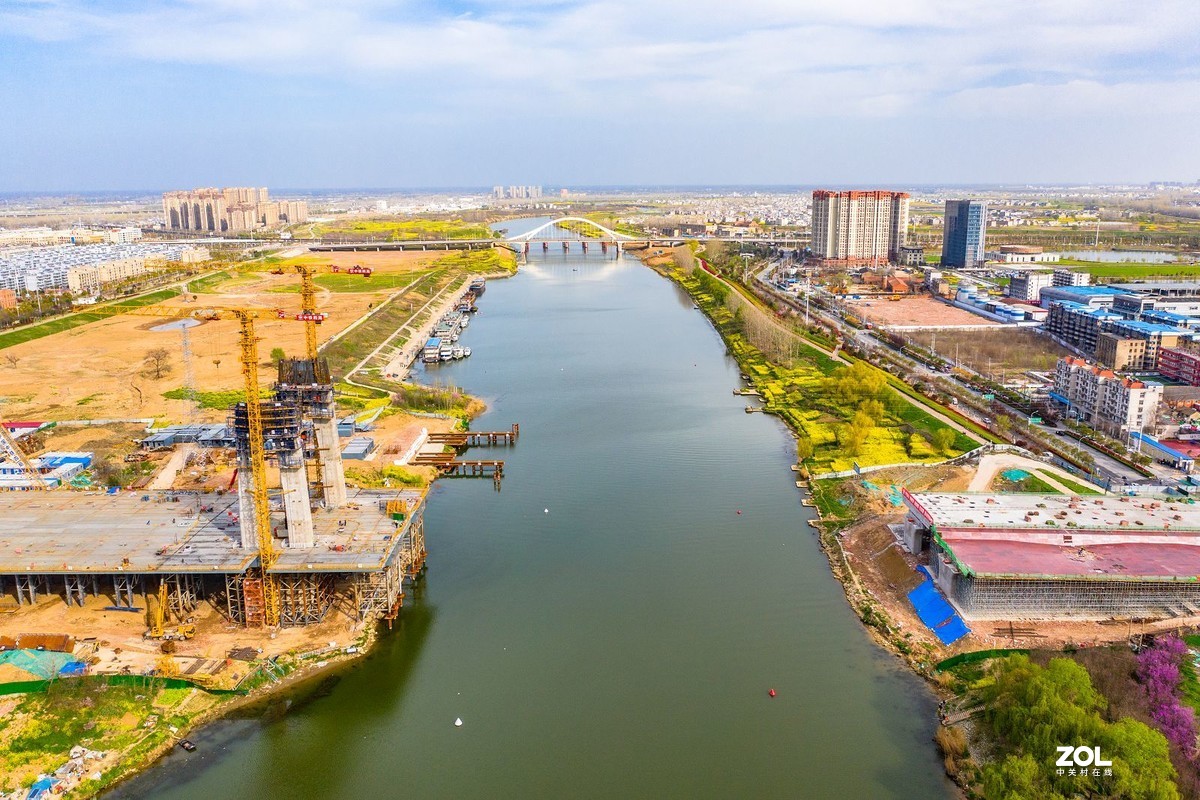 新建中的阜裕大桥进展有序推进