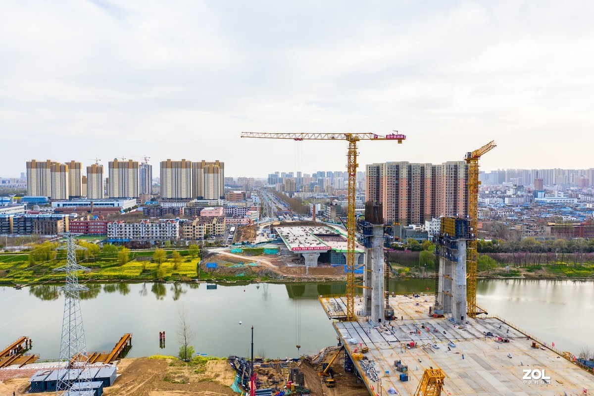 新建中的阜裕大桥进展有序推进