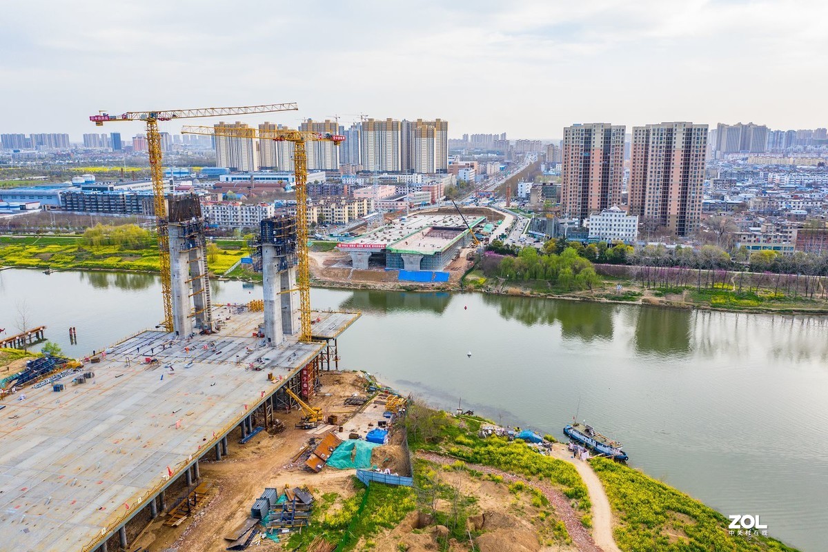 新建中的阜裕大桥进展有序推进