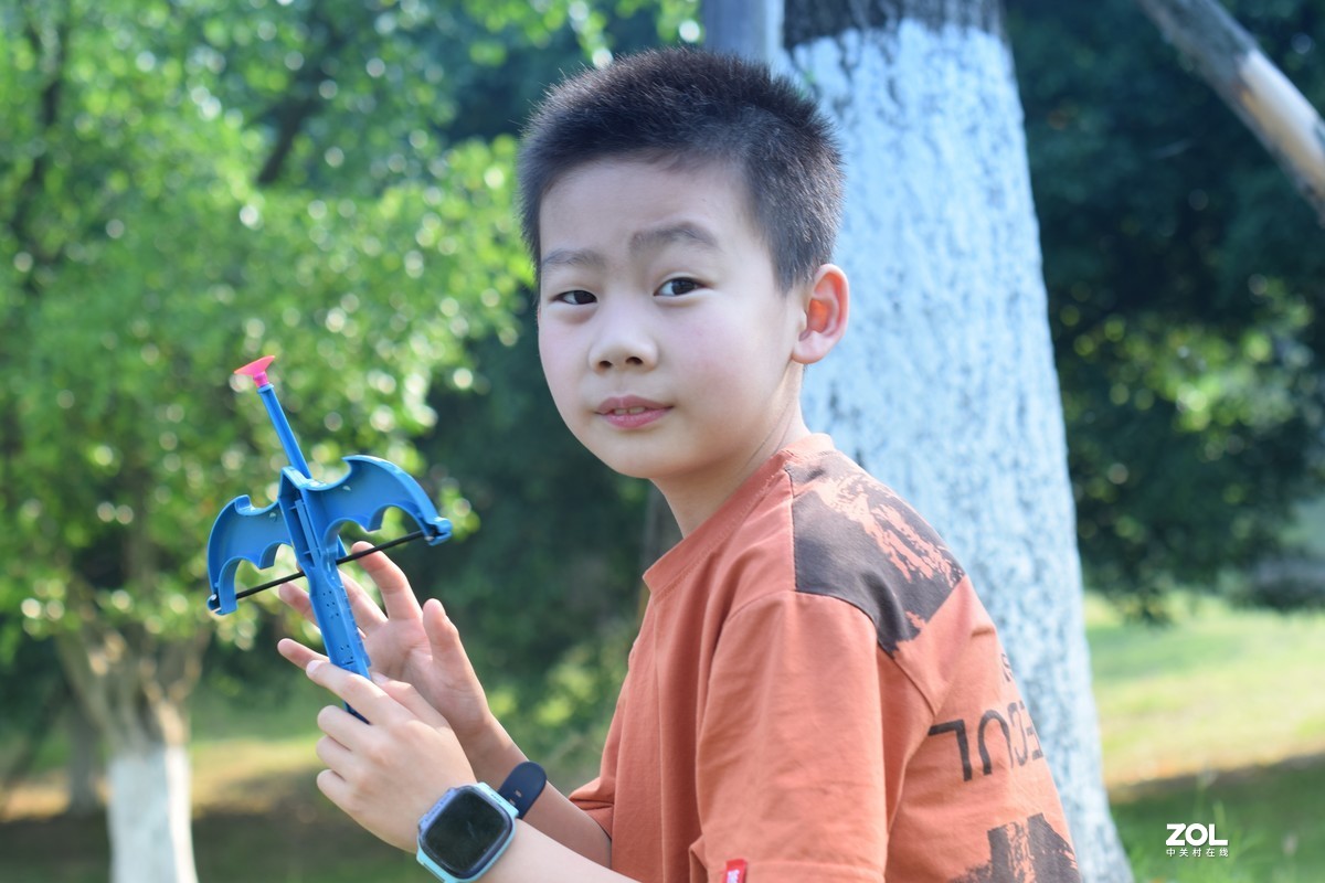 妥妥的小鲜肉一枚。