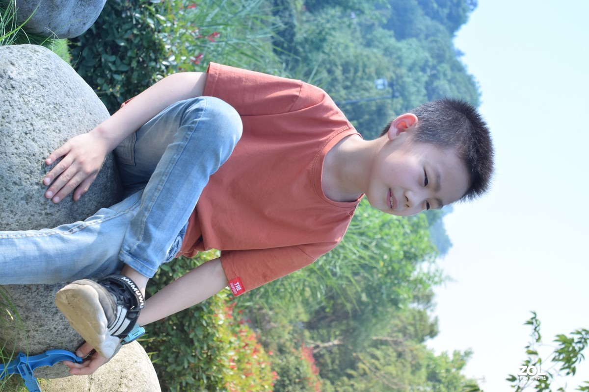 妥妥的小鲜肉一枚。