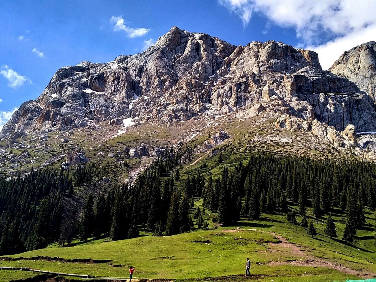 白石峰新疆伊昭公路