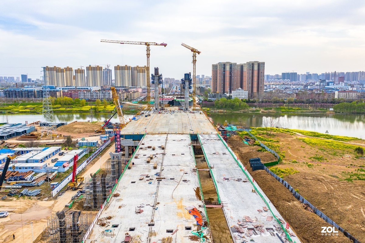 新建中的阜裕大桥进展有序推进