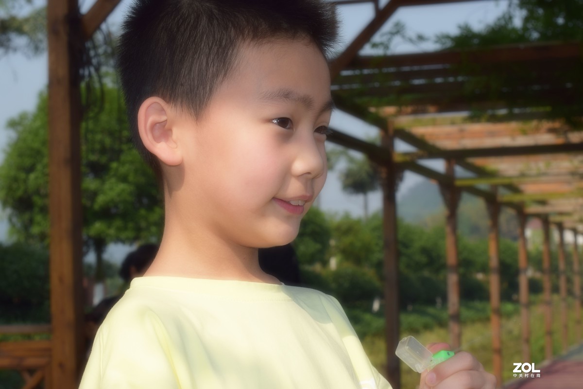 妥妥的小鲜肉一枚。